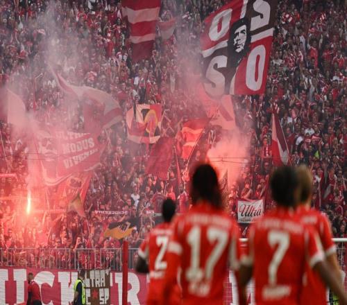 德甲霸主踢瘋了：5球橫掃，狂攬3連勝，凱恩太犀利：獨(dú)造3球