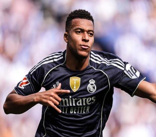 姆巴佩爆發(fā)！傳射建功+4輪4球，皇馬4連勝登頂西甲，甩開巴薩5分