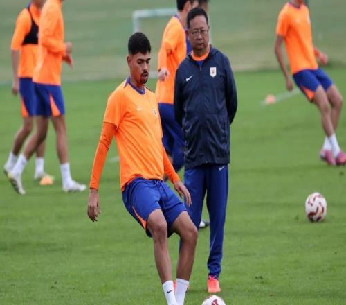 山東泰山隊(duì)備戰(zhàn)主場(chǎng)與云南玉昆隊(duì)的中超聯(lián)賽